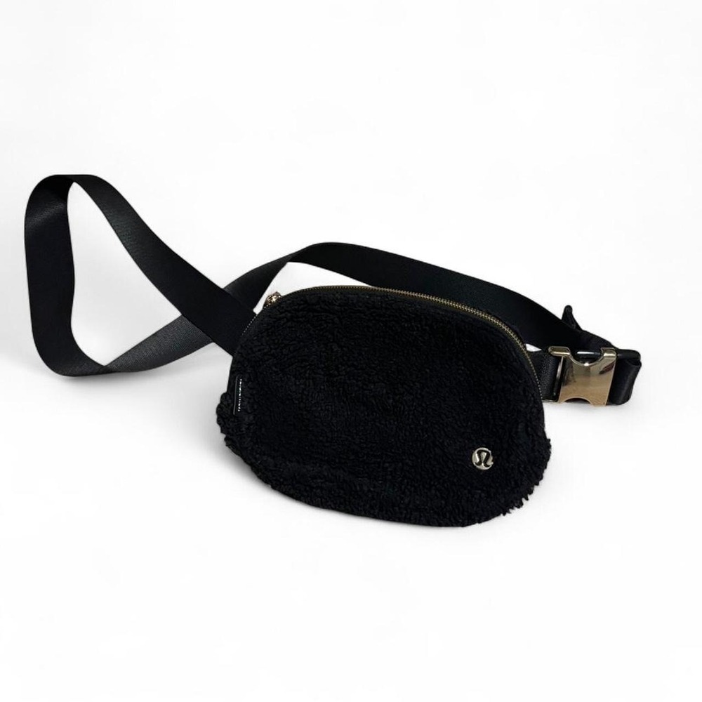 Lululemon Everywhere Belt Bag Fleece Sherpa Black Gold Buckle OS Crossbody